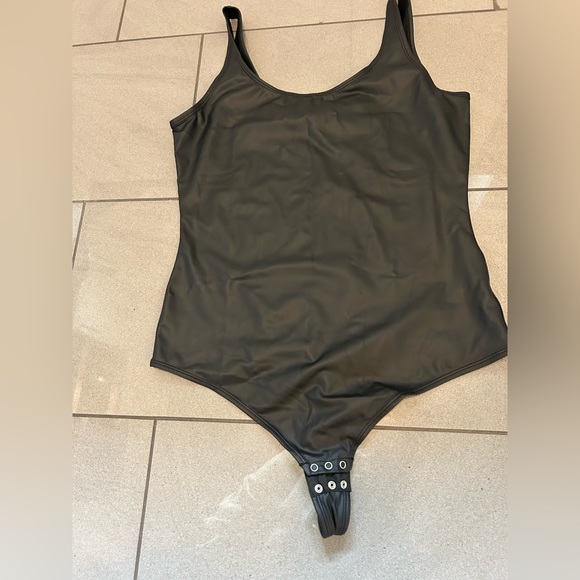 Yummie Bodysuit - Size XL - Picture 3 of 4